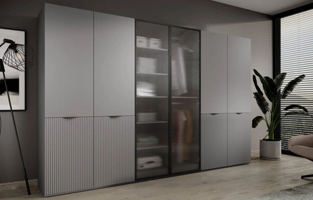 Šatní skříň Sandbox 101 cm šedá elegantní a funkční šatní skříň se skleněnými předěly kus nábytku z kolekce modulárních šatních skříní drážkované sklo