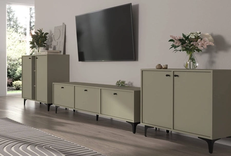 Nábytek Kioto I eukalyptus stylový designový nábytek do obývacího pokoje elegantní nábytek na kovovém černém podstavci decentní úchytky