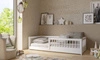 Dřevěná postel Alova 80x160 cm bílá dětská postel z masivního borovicového dřeva stabilní konstrukce zajišťuje bezpečnost