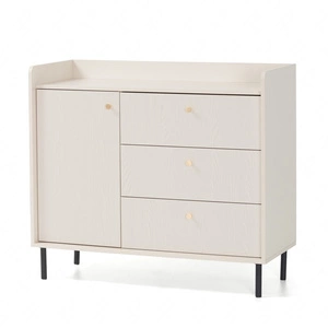 Komoda Ferdi 104 cm béžová písková Estetická komoda do obývacího pokoje na štíhlých kovových nožkách Vysoké hrany horní desky