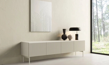 TV skříňka Muti 195 cm béžová Designová TV skříňka na stabilním kovovém podstavci s ozdobnými drážkami