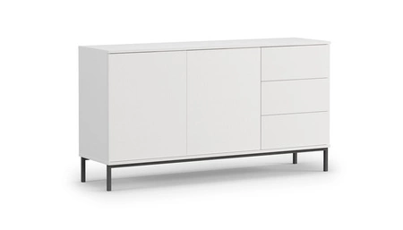 Sada nábytku Tutti v bílé barvě jednoduchá forma nástěnné skříňky na kovové černé základně bezúchytkový systém otevírání push to open