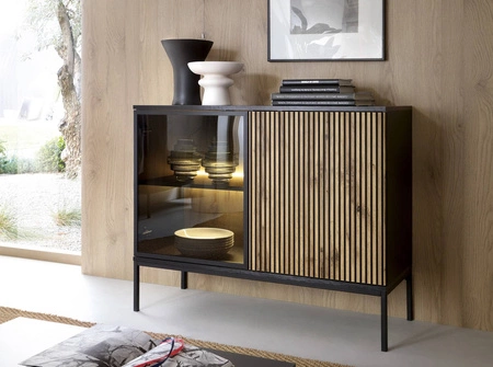 Amma 104 cm komoda černá / dub wotan netradiční design drážkovaná a prosklená čela se systémem otevírání push to open