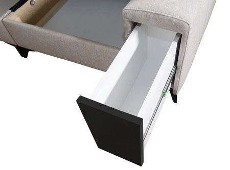 Rohová sedací souprava s funkcí spaní Bolmso III hnědá pravostranná rohová sedací souprava s kontejnery na lůžkoviny se zásuvkou s plným výsuvem v boku nábytku