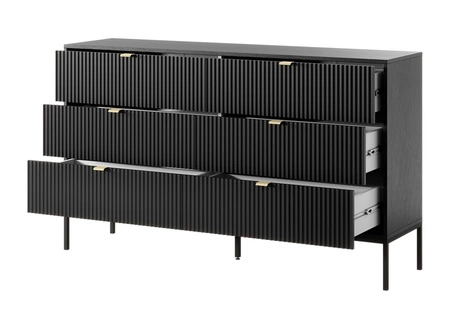 Komoda Lovro 154 cm se zásuvkami černá moderní design potěší milovníky výrazných interiérů drážkovaná čela kovové úchyty