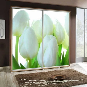 Posuvná skříň Artistino 205 cm s grafikou schodiště tulipánů Korpus skříně z dubu catania vyrobený z 22 mm silné desky