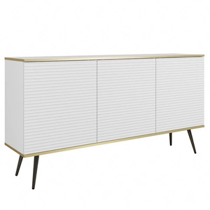Luxusní komoda 160 cm bílá elegantní design stylová drážkovaná čela korpus komody doplněný zlatým lemováním černé kovové nohy
