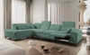 Rohová pohovka s funkcí spaní Penejos XI Lux zelená levostranná stylová rohová pohovka s pohodlným výsuvným podnožníkem