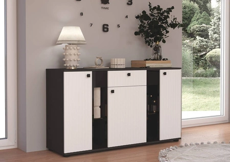 Sada nábytku Senja matera / bílá moderní design dekorativní rýhovaná čela s kovovými úchytkami