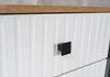 Nástěnná skříňka Senja řemeslný dub / bílá moderní design dekorativní drážkovaná čela s kovovými úchyty