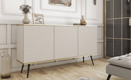 Luxusní komoda 160 cm béžová elegantní design stylová drážkovaná čela korpus komody doplněný zlatým lemováním černé kovové nohy