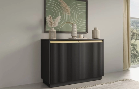 Imperial 104 cm černá stylová komoda ideální do obývacího pokoje nebo ložnice elegantní zlaté úchyty a frézovaná čela