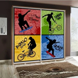 Posuvná skříň Artistino 205 cm s grafikou skate Korpus skříně z dubu catania vyrobený z 22 mm silné desky