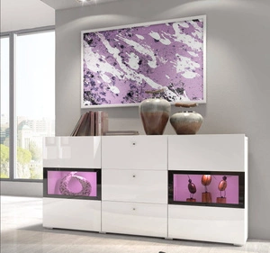 Komoda Baros 132 cm bílý lesk moderní tvary v jedinečném stylu