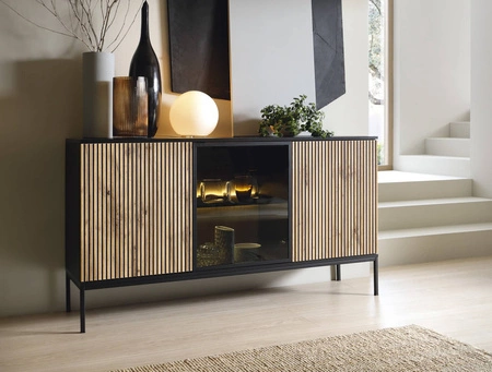 Komoda Amma 154 cm černá / dub wotan netradiční design prosklené čelo se systémem push to open ozdobné lišty