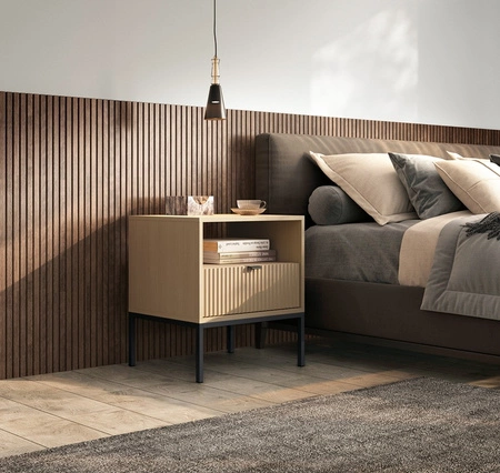 Noční stolek se zásuvkou Lovro dub vicenza dub vkusný drážkovaný dekor ideální skříňka do ložnice kovové vysoké nohy