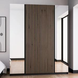 Zrcadlová šatní skříň Kastano XIV 200 cm černá elegantní design šatní skříně dveře zdobené lamelami v dubu evorke šatní skříň do předsíně