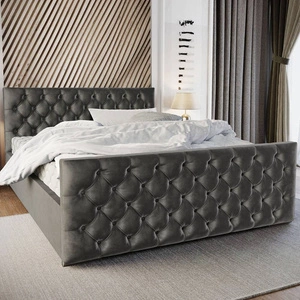 Čalouněná postel Viamao 140x200 šedá s kontejnerem v moderním skandinávském stylu s prošívaným čelem a nohou