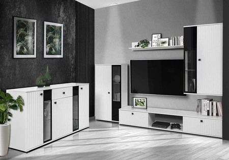 Sada nábytku Senja bílá moderní design dekorativní rýhovaná čela s kovovými úchytkami