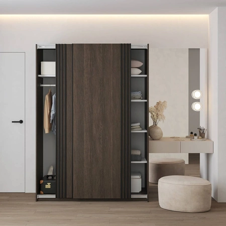 Posuvná šatní skříň Niva 150 cm dub dunin Prostorná šatní skříň zdobená lamelami je ideální pro místnosti jakékoli velikosti