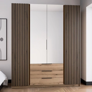 Zrcadlová šatní skříň Kastano V 200 cm dub evokuje stylový design šatní skříně do předsíně Dveře šatní skříně zdobené černými lamelami