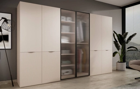 Šatní skříň Sandbox 101 cm béžová elegantní a funkční šatní skříň se skleněnými předěly kus nábytku z kolekce modulárních šatních skříní z rýhovaného skla