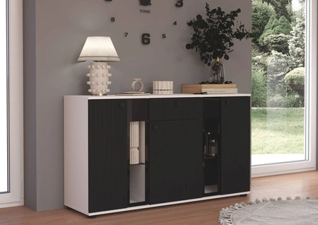 Komoda se zásuvkou Senja 140 cm bílá / černá elegantní design dekorativní drážkované čelo s kovovou rukojetí