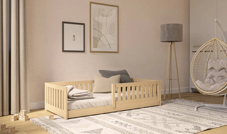 Dřevěná postel Felipo 80x160 cm borovicová dětská postel nízká a stabilní konstrukce zajišťuje bezpečnost