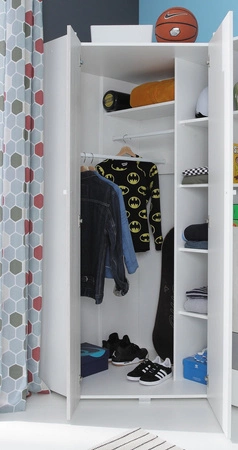 Rohová šatní skříň Arona bílá / dub wilton bílý ideální do pokoje pro mladé velmi praktická a má moderní vzhled