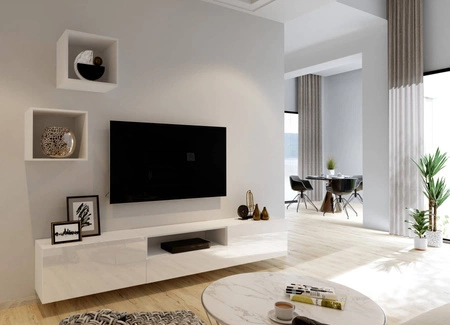 Mistra bílá / bílý lesk univerzální a stylová nástěnná skříňka do obývacího pokoje minimalistický design v moderním prostředí