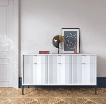 Zásuvková komoda Lovro 154 cm bílá moderní design potěší milovníky osobitých interiérů