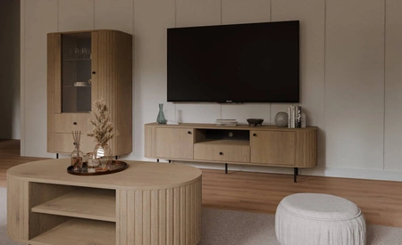 RTV skříňka Ovalio 181 cm dub cremona netradiční TV skříňka do obývacího pokoje kovové dekorativní doplňky frézování