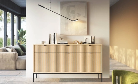 Designová komoda Lovro 154 cm z dubu vicenza s ozdobnými drážkovanými čely ideální do obývacího pokoje