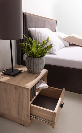 Noční stolek se zásuvkou Estan dub světlý / antracit je funkční kus nábytku v nadčasovém designu ideální noční stolek do ložnice