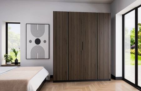 Šatní skříň Kastano XV 200 cm černá moderní design dveří zdobený dubovými lamelami evokujícími ideální šatní skříň do ložnice