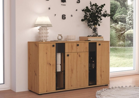 Zásuvková komoda Senja 140 cm dub řemeslný elegantní design dekorativní drážkované čelo s kovovou rukojetí
