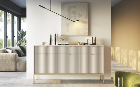 Komoda Lovro 154 cm se zásuvkami béžová moderní design potěší milovníky výrazných interiérů zlaté kovové doplňky