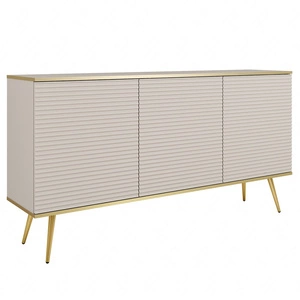 Luxusní komoda 160 cm béžová elegantní design stylová drážkovaná čela korpus komody doplněný zlatým lemováním zlaté kovové nohy