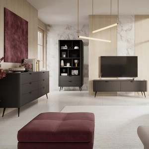 Sada nábytku Lante černé designové drážkování na čelech nábytku kovové úchytky na hranách a vysoké šikmé nohy