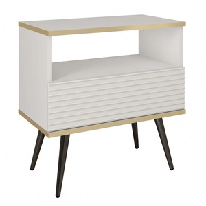 Luxusní bílý noční stolek se zásuvkou elegantní design skříňka se zlatým lemováním skříňka s rýhovaným čelem černé vysoké nohy