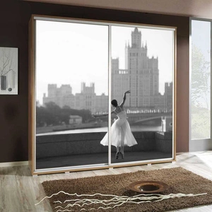 Posuvná skříň Artistino 205 cm s grafikou baleríny II Korpus skříně v barvě dub catania z 22 mm silné desky