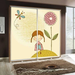 Posuvná skříň Artistino 205 cm s dívčí grafikou Korpus skříně z dubu catania vyrobený z 22 mm silné desky