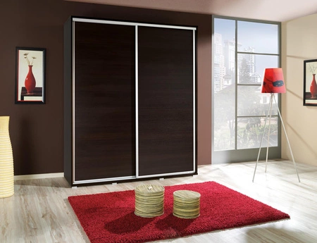 Posuvná šatní skříň Penelope 155 cm kaštan wenge Moderní design šatní skříně Hliníková vodítka dveří a pojezdový systém
