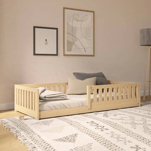 Dřevěná postel Felipo 70x160 cm borovicová dětská postel nízká a stabilní konstrukce zajišťuje bezpečnost