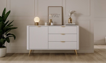 Zásuvková komoda Lante 138 cm bílá elegantní zaoblená komoda na kovovém podstavci se stylovými úchyty