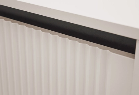 Komoda Osaka 149 cm béžová / černá minimalistický design ideální do obývacího pokoje a ložnice vkusné drážkované čelo