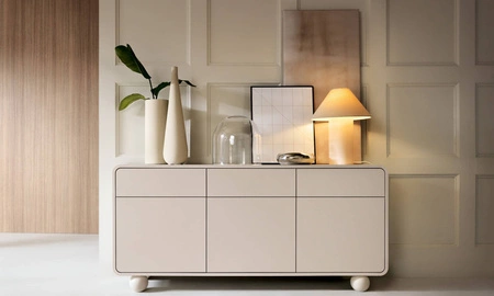 Komoda Bion 160 cm béžová stylová komoda do obývacího pokoje designový kulatý tvar originální nohy ve tvaru koulí push to open