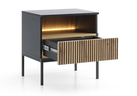 Noční skříňka se zásuvkou Amma černá / dub wotan vkusný drážkovaný dekor LED osvětlení ideální skříňka do ložnice