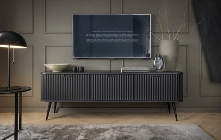 RTV skříň Zoya 168 cm černá moderní design korpusu na kovových nohách rýhované čelo charakteristický oválný tvar