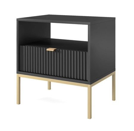 Lovro noční stolek se zásuvkou černý vkusný drážkovaný dekor ideální skříňka do ložnice zlaté kovové doplňky